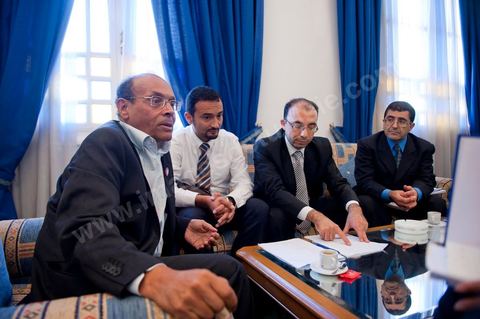 30 novembre 2011 : Réunion avec les membres de la commision économique du CPR pour travailler sur une nouvelle proposition de projet de loi de finace pour 2012. une journée dans le bureau de Moncef Marzouki à l'assemblée nationale lors des dernières tractactions de crise avec Ennahdha pour la mise ne place du gouvenrment de coalition. Les points de tension portent sur le réglement intérieur de l'assemblée et la feuille de route et la mini constitution pour régir le fonctionnement de l'état pour pour cette année de transition. Moncef Marzouki, présenti comme Président de la République refuse les porpositions d'Ennahdha : «Je n'accepterai jamais une présidence fictive. J'opterai pour une présidence avec des prérogatives réelles dans le cadre d'un régime qui confèrera aux trois présidences le rôle qui leur sied dans la gestion de la phase délicate dans laquelle s'engage le pays », a affirmé, mercredi, le Secrétaire général du Congrès pour la République (CPR) Moncef Marzouki dans la page officielle du parti sur Facebook.