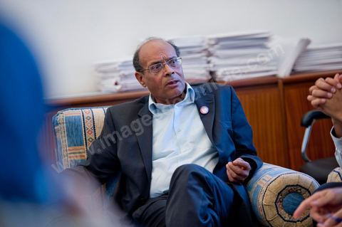 30 novembre 2011 : Réunion avec les membres de la commision économique du CPR pour travailler sur une nouvelle proposition de projet de loi de finace pour 2012. une journée dans le bureau de Moncef Marzouki à l'assemblée nationale lors des dernières tractactions de crise avec Ennahdha pour la mise ne place du gouvenrment de coalition. Les points de tension portent sur le réglement intérieur de l'assemblée et la feuille de route et la mini constitution pour régir le fonctionnement de l'état pour pour cette année de transition. Moncef Marzouki, présenti comme Président de la République refuse les porpositions d'Ennahdha : «Je n'accepterai jamais une présidence fictive. J'opterai pour une présidence avec des prérogatives réelles dans le cadre d'un régime qui confèrera aux trois présidences le rôle qui leur sied dans la gestion de la phase délicate dans laquelle s'engage le pays », a affirmé, mercredi, le Secrétaire général du Congrès pour la République (CPR) Moncef Marzouki dans la page officielle du parti sur Facebook.