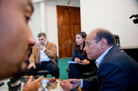 30 novembre 2011 : Réunion avec les membres de la commision économique du CPR pour travailler sur une nouvelle proposition de projet de loi de finace pour 2012. une journée dans le bureau de Moncef Marzouki à l'assemblée nationale lors des dernières tractactions de crise avec Ennahdha pour la mise ne place du gouvenrment de coalition. Les points de tension portent sur le réglement intérieur de l'assemblée et la feuille de route et la mini constitution pour régir le fonctionnement de l'état pour pour cette année de transition. Moncef Marzouki, présenti comme Président de la République refuse les porpositions d'Ennahdha : «Je n'accepterai jamais une présidence fictive. J'opterai pour une présidence avec des prérogatives réelles dans le cadre d'un régime qui confèrera aux trois présidences le rôle qui leur sied dans la gestion de la phase délicate dans laquelle s'engage le pays », a affirmé, mercredi, le Secrétaire général du Congrès pour la République (CPR) Moncef Marzouki dans la page officielle du parti sur Facebook.