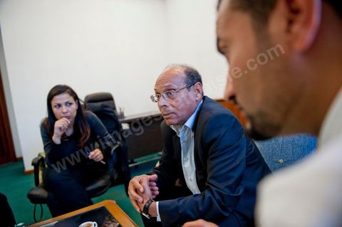 30 novembre 2011 : Réunion avec les membres de la commision économique du CPR pour travailler sur une nouvelle proposition de projet de loi de finace pour 2012. une journée dans le bureau de Moncef Marzouki à l'assemblée nationale lors des dernières tractactions de crise avec Ennahdha pour la mise ne place du gouvenrment de coalition. Les points de tension portent sur le réglement intérieur de l'assemblée et la feuille de route et la mini constitution pour régir le fonctionnement de l'état pour pour cette année de transition. Moncef Marzouki, présenti comme Président de la République refuse les porpositions d'Ennahdha : «Je n'accepterai jamais une présidence fictive. J'opterai pour une présidence avec des prérogatives réelles dans le cadre d'un régime qui confèrera aux trois présidences le rôle qui leur sied dans la gestion de la phase délicate dans laquelle s'engage le pays », a affirmé, mercredi, le Secrétaire général du Congrès pour la République (CPR) Moncef Marzouki dans la page officielle du parti sur Facebook.