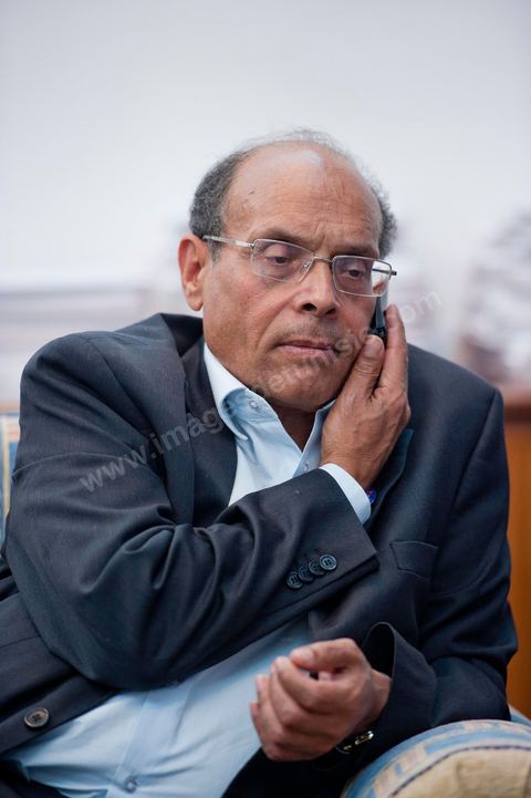30 novembre 2011 : réunion en fin de journée avec les 13 membres du bureau politique du CPR pour détermniner leurs positions à suivre suite à la situation politique. une journée dans le bureau de Moncef Marzouki à l'assemblée nationale lors des dernières tractactions de crise avec Ennahdha pour la mise ne place du gouvenrment de coalition. Les points de tension portent sur le réglement intérieur de l'assemblée et la feuille de route et la mini constitution pour régir le fonctionnement de l'état pour pour cette année de transition. Moncef Marzouki, présenti comme Président de la République refuse les porpositions d'Ennahdha : «Je n'accepterai jamais une présidence fictive. J'opterai pour une présidence avec des prérogatives réelles dans le cadre d'un régime qui confèrera aux trois présidences le rôle qui leur sied dans la gestion de la phase délicate dans laquelle s'engage le pays », a affirmé, mercredi, le Secrétaire général du Congrès pour la République (CPR) Moncef Marzouki dans la page officielle du parti sur Facebook.