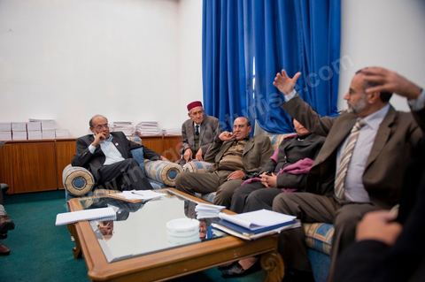 30 novembre 2011 : réunion en fin de journée avec les 13 membres du bureau politique du CPR pour détermniner leurs positions à suivre suite à la situation politique. une journée dans le bureau de Moncef Marzouki à l'assemblée nationale lors des dernières tractactions de crise avec Ennahdha pour la mise ne place du gouvenrment de coalition. Les points de tension portent sur le réglement intérieur de l'assemblée et la feuille de route et la mini constitution pour régir le fonctionnement de l'état pour pour cette année de transition. Moncef Marzouki, présenti comme Président de la République refuse les porpositions d'Ennahdha : «Je n'accepterai jamais une présidence fictive. J'opterai pour une présidence avec des prérogatives réelles dans le cadre d'un régime qui confèrera aux trois présidences le rôle qui leur sied dans la gestion de la phase délicate dans laquelle s'engage le pays », a affirmé, mercredi, le Secrétaire général du Congrès pour la République (CPR) Moncef Marzouki dans la page officielle du parti sur Facebook.
