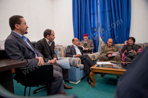 30 novembre 2011 : réunion en fin de journée avec les 13 membres du bureau politique du CPR pour détermniner leurs positions à suivre suite à la situation politique. une journée dans le bureau de Moncef Marzouki à l'assemblée nationale lors des dernières tractactions de crise avec Ennahdha pour la mise ne place du gouvenrment de coalition. Les points de tension portent sur le réglement intérieur de l'assemblée et la feuille de route et la mini constitution pour régir le fonctionnement de l'état pour pour cette année de transition. Moncef Marzouki, présenti comme Président de la République refuse les porpositions d'Ennahdha : «Je n'accepterai jamais une présidence fictive. J'opterai pour une présidence avec des prérogatives réelles dans le cadre d'un régime qui confèrera aux trois présidences le rôle qui leur sied dans la gestion de la phase délicate dans laquelle s'engage le pays », a affirmé, mercredi, le Secrétaire général du Congrès pour la République (CPR) Moncef Marzouki dans la page officielle du parti sur Facebook.