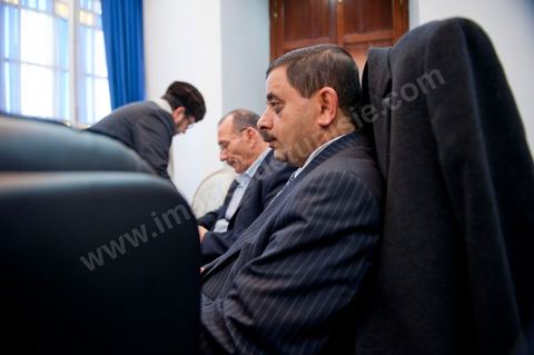30 novembre 2011 : réunion en fin de journée avec les 13 membres du bureau politique du CPR pour détermniner leurs positions à suivre suite à la situation politique. une journée dans le bureau de Moncef Marzouki à l'assemblée nationale lors des dernières tractactions de crise avec Ennahdha pour la mise ne place du gouvenrment de coalition. Les points de tension portent sur le réglement intérieur de l'assemblée et la feuille de route et la mini constitution pour régir le fonctionnement de l'état pour pour cette année de transition. Moncef Marzouki, présenti comme Président de la République refuse les porpositions d'Ennahdha : «Je n'accepterai jamais une présidence fictive. J'opterai pour une présidence avec des prérogatives réelles dans le cadre d'un régime qui confèrera aux trois présidences le rôle qui leur sied dans la gestion de la phase délicate dans laquelle s'engage le pays », a affirmé, mercredi, le Secrétaire général du Congrès pour la République (CPR) Moncef Marzouki dans la page officielle du parti sur Facebook.