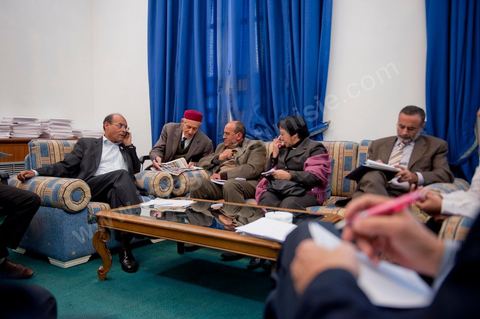 30 novembre 2011 : réunion en fin de journée avec les 13 membres du bureau politique du CPR pour détermniner leurs positions à suivre suite à la situation politique. une journée dans le bureau de Moncef Marzouki à l'assemblée nationale lors des dernières tractactions de crise avec Ennahdha pour la mise ne place du gouvenrment de coalition. Les points de tension portent sur le réglement intérieur de l'assemblée et la feuille de route et la mini constitution pour régir le fonctionnement de l'état pour pour cette année de transition. Moncef Marzouki, présenti comme Président de la République refuse les porpositions d'Ennahdha : «Je n'accepterai jamais une présidence fictive. J'opterai pour une présidence avec des prérogatives réelles dans le cadre d'un régime qui confèrera aux trois présidences le rôle qui leur sied dans la gestion de la phase délicate dans laquelle s'engage le pays », a affirmé, mercredi, le Secrétaire général du Congrès pour la République (CPR) Moncef Marzouki dans la page officielle du parti sur Facebook.