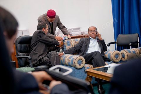 30 novembre 2011 : réunion en fin de journée avec les 13 membres du bureau politique du CPR pour détermniner leurs positions à suivre suite à la situation politique. une journée dans le bureau de Moncef Marzouki à l'assemblée nationale lors des dernières tractactions de crise avec Ennahdha pour la mise ne place du gouvenrment de coalition. Les points de tension portent sur le réglement intérieur de l'assemblée et la feuille de route et la mini constitution pour régir le fonctionnement de l'état pour pour cette année de transition. Moncef Marzouki, présenti comme Président de la République refuse les porpositions d'Ennahdha : «Je n'accepterai jamais une présidence fictive. J'opterai pour une présidence avec des prérogatives réelles dans le cadre d'un régime qui confèrera aux trois présidences le rôle qui leur sied dans la gestion de la phase délicate dans laquelle s'engage le pays », a affirmé, mercredi, le Secrétaire général du Congrès pour la République (CPR) Moncef Marzouki dans la page officielle du parti sur Facebook.