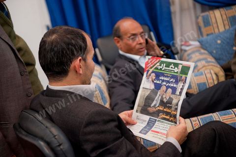 30 novembre 2011 : réunion en fin de journée avec les 13 membres du bureau politique du CPR pour détermniner leurs positions à suivre suite à la situation politique. une journée dans le bureau de Moncef Marzouki à l'assemblée nationale lors des dernières tractactions de crise avec Ennahdha pour la mise ne place du gouvenrment de coalition. Les points de tension portent sur le réglement intérieur de l'assemblée et la feuille de route et la mini constitution pour régir le fonctionnement de l'état pour pour cette année de transition. Moncef Marzouki, présenti comme Président de la République refuse les porpositions d'Ennahdha : «Je n'accepterai jamais une présidence fictive. J'opterai pour une présidence avec des prérogatives réelles dans le cadre d'un régime qui confèrera aux trois présidences le rôle qui leur sied dans la gestion de la phase délicate dans laquelle s'engage le pays », a affirmé, mercredi, le Secrétaire général du Congrès pour la République (CPR) Moncef Marzouki dans la page officielle du parti sur Facebook.