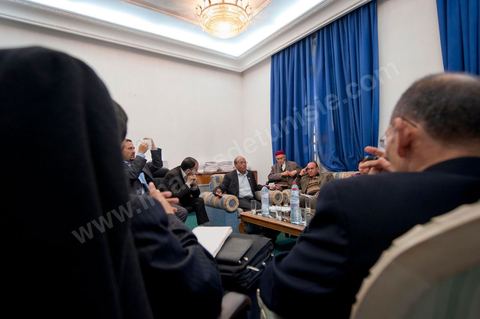 30 novembre 2011 : réunion en fin de journée avec les 13 membres du bureau politique du CPR pour détermniner leurs positions à suivre suite à la situation politique. une journée dans le bureau de Moncef Marzouki à l'assemblée nationale lors des dernières tractactions de crise avec Ennahdha pour la mise ne place du gouvenrment de coalition. Les points de tension portent sur le réglement intérieur de l'assemblée et la feuille de route et la mini constitution pour régir le fonctionnement de l'état pour pour cette année de transition. Moncef Marzouki, présenti comme Président de la République refuse les porpositions d'Ennahdha : «Je n'accepterai jamais une présidence fictive. J'opterai pour une présidence avec des prérogatives réelles dans le cadre d'un régime qui confèrera aux trois présidences le rôle qui leur sied dans la gestion de la phase délicate dans laquelle s'engage le pays », a affirmé, mercredi, le Secrétaire général du Congrès pour la République (CPR) Moncef Marzouki dans la page officielle du parti sur Facebook.