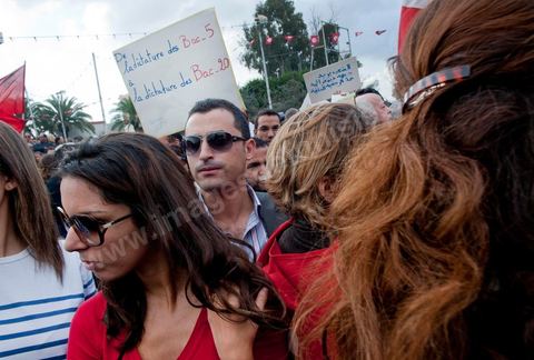 1er décembre 2011 : les étudiants et enseignants des universités sont venus défendre les droits et les libertés face aux événements de la Manouba des derniers jours sur le thème du refus du Niqab à la faculté. manifestations et sitin au Bardo en face de l'assemblée nationale. La nuit précedente un petit groupe d'une centaine de personnes comprenant à la fois des militants de Doustourna (pour lutte contre la centralisation des pouvoirs) et des jeunes de Gafsa (rejet du concours de la SPG et lutte contre le chômage) ont installé leurs tentes le long des grilles du parlement. La journée vit le rassemblement de plusieurs milliers de manifestants sur des thèmes et des slogans des plus variés. Défense de la démocratie et de la constitution, défense de l'université et refus du niqab, revendications des communistes du POCT ...