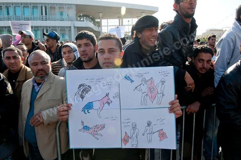 3 décembre 2011 : au 3ème jour du sitin de Bardo 1. Un nouvel affrontement apparait d'un côté les sitinneurs qui protestent contre les tractations politiques internes de l’Assemblée Constituante et de l'autre côté plus de deux milles militants d'Ennahdha venus soutenir le nouveau pouvoir et encadrer une centaine de salafistes aggressifs. Les affrontemants de la journée furent uniquement verbaux grâce à l'impressionant service de sécurité d'Ennahda qui sut avec la police contenir les salfistes qui la nuit venue aggressèrent les sitinneurs protégés par la police.