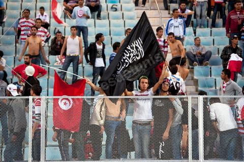 Au coeur des tribunes des ultras du CA au grand stade de Radès, banlieue sud de Tunis, ce samedi soir le Club Africain de Tunis affronte l'équipe marocain du MAS de Fès pour le match aller la finale de la CAF, les ultras ont investi en force le virage sud du plus grand stade de la Tunisie.