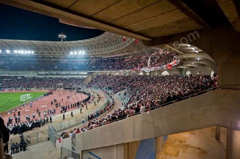 Au coeur des tribunes des ultras du CA au grand stade de Radès, banlieue sud de Tunis, ce samedi soir le Club Africain de Tunis affronte l'équipe marocain du MAS de Fès pour le match aller la finale de la CAF, les ultras ont investi en force le virage sud du plus grand stade de la Tunisie.