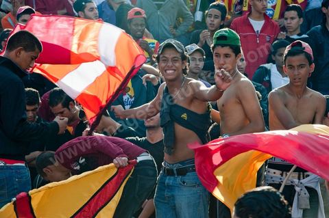 dans le virage sud du stade les différents clans des supporters ultra de l'Espérance de Tunis au stade d'El Menzah à Tunis pour le match de championnat tunisien entre l'EST , Espérance sportive de Tunis et l'USM, union sportive monastirienne. 