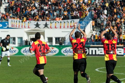 au stade d'El Menzah à Tunis pour le match de championnat tunisien entre l'EST , Espérance sportive de Tunis et l'USM, union sportive monastirienne. 