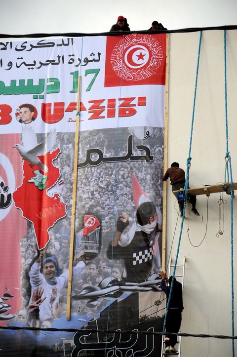 17 décembre 2011 à Sidi Bouzid, préparatif pour la commémoration du 1ère anniversaire du début de la Révolution marqué par l'immolation de Mohamed Bouazizi à Sidi Bouzid