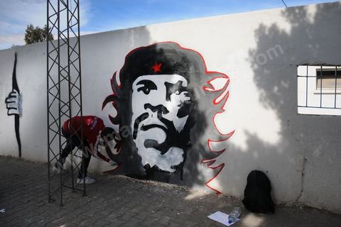 17 décembre 2011 à Sidi Bouzid, grafiti  sur les murs de Sidi Bouzid lors de la commémoration du 1ère anniversaire du début de la Révolution marqué par l'immolation de Mohamed Bouazizi à Sidi Bouzid