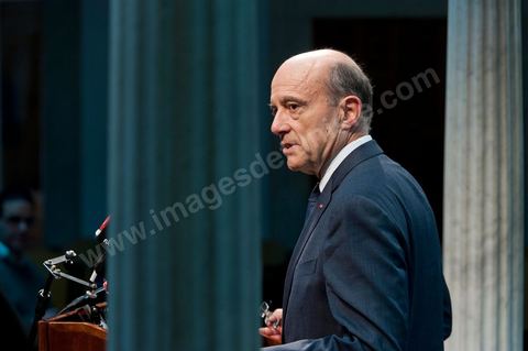 6 janvier 2012 : Conférence de presse de M. Alain Juppé au 2ème jour d ela visite de Alain Juppé, Ministre des Affaires Etrangères français, à Tunis consacré à la société civile, économique et culturelle.