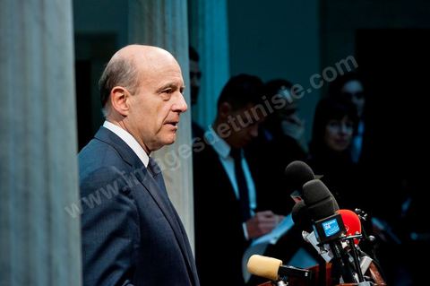 6 janvier 2012 : Conférence de presse de M. Alain Juppé au 2ème jour d ela visite de Alain Juppé, Ministre des Affaires Etrangères français, à Tunis consacré à la société civile, économique et culturelle.