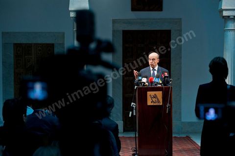 6 janvier 2012 : Conférence de presse de M. Alain Juppé au 2ème jour d ela visite de Alain Juppé, Ministre des Affaires Etrangères français, à Tunis consacré à la société civile, économique et culturelle.