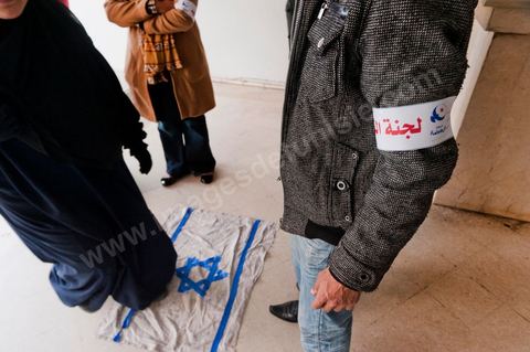 Grand meeting à la coupole d'El Menzah oragnisé par le parti islamiste au pouvoir Ennahdha pour la visite de Ismail Haniyeh, chef du Hamas et chef du gouvernement palestinien à Gaza. "Le sursaut des peuples arabes nous a incité à faire preuve d'un surcroit de militantisme pour libérer Al-Qods" déclae Haniyeh devant une foule immense. Suite à cette visite le gouvernement tunisien a accepté que le Hamas installe ses bureaux à Tunis si la situation en Syrie continue à se détériorer. 