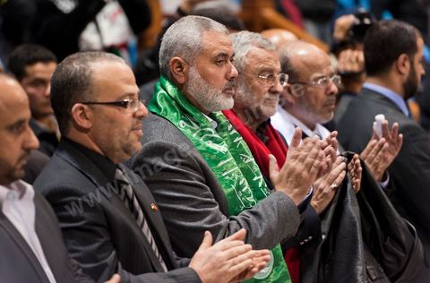 Grand meeting à la coupole d'El Menzah oragnisé par le parti islamiste au pouvoir Ennahdha pour la visite de Ismail Haniyeh, chef du Hamas et chef du gouvernement palestinien à Gaza. "Le sursaut des peuples arabes nous a incité à faire preuve d'un surcroit de militantisme pour libérer Al-Qods" déclae Haniyeh devant une foule immense. Suite à cette visite le gouvernement tunisien a accepté que le Hamas installe ses bureaux à Tunis si la situation en Syrie continue à se détériorer. 