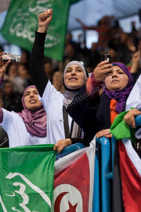 Grand meeting à la coupole d'El Menzah oragnisé par le parti islamiste au pouvoir Ennahdha pour la visite de Ismail Haniyeh, chef du Hamas et chef du gouvernement palestinien à Gaza. "Le sursaut des peuples arabes nous a incité à faire preuve d'un surcroit de militantisme pour libérer Al-Qods" déclae Haniyeh devant une foule immense. Suite à cette visite le gouvernement tunisien a accepté que le Hamas installe ses bureaux à Tunis si la situation en Syrie continue à se détériorer. 