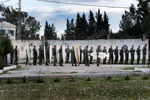 Les éléves offciers se rendant au stand de tirs à l'Académie militaire de Fondouk Djedid.