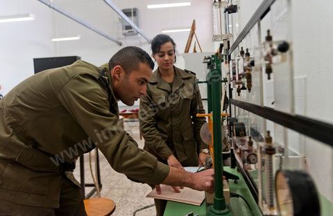 Atelier de mécanique et de technologie de l'Académie militaire de l'aréme de terre à Fondouk Djedid. 