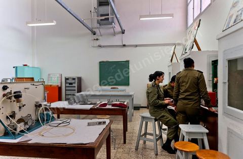 Atelier de mécanique et de technologie de l'Académie militaire de l'aréme de terre à Fondouk Djedid. 