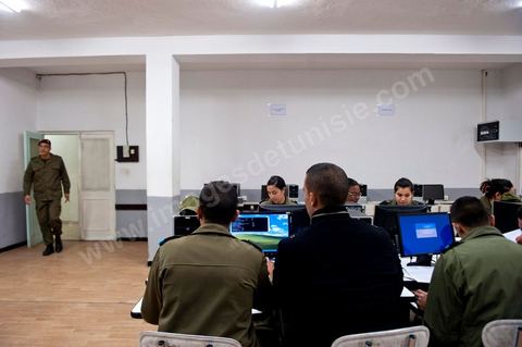 Cours d'informatique à l'Académie militaire de l'aréme de terre à Fondouk Djedid. 