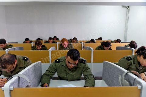 Examen des jeunes officers à l'Académie militaire de l'aréme de terre à Fondouk Djedid. 