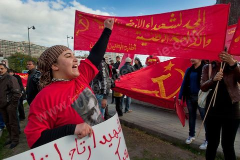 14 janvier 2012 : au matin du 14 janvier les manifestants communistes affluent sur l'avenue Habib Bourguiba pour la commémoration à Tunis du premier anniversaire de la Révolution tunisienne, le 14 janvier étant la date de la fuite de l'ex Président vers l'Arabie Saoudide. 