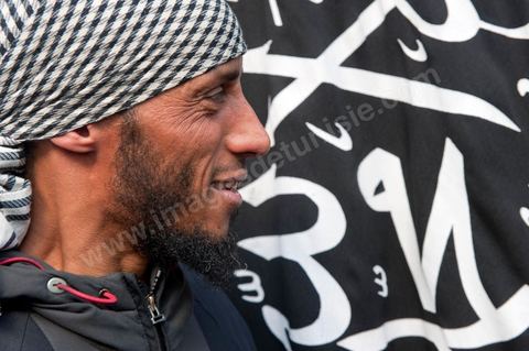 23 janvier manifestation de salafistes devant le Tribunal de Tunis au matin du procès contre NesmaTV pour la diffussion en octobre du film Persepolis.