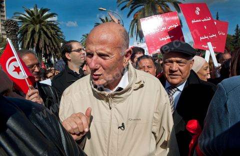 28 janvier : Ahmed Nejib CHebbi, du PDP, et Ahmed Brahim de Ettajdid, les leaders de la nouvelle coalition de l'opposition à Tunis près de 10 000 manifestations se sont réunis à l'appel de la société civile et dela nouvelle coalition politique et d'opposition pour une marche pacifique contre la violence, pour les libertés d'expression et pour défendre et promouvoir les valeurs démocratiques de la Révolution. La contre manifestation classique des militants d'Ennahdha est restée quasi inaperçue face à la masse inportante des manifestants pour "défendre les libertés individeuelles et publiques " et protester contre " la violence et l'extrémisme religieux".