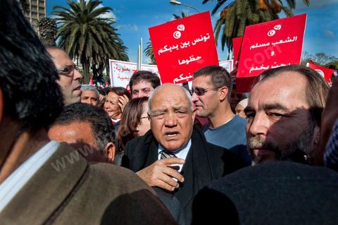 28 janvier : Ahmed Brahim de Ettajdid, les leaders de la nouvelle coalition de l'opposition à Tunis près de 10 000 manifestations se sont réunis à l'appel de la société civile et dela nouvelle coalition politique et d'opposition pour une marche pacifique contre la violence, pour les libertés d'expression et pour défendre et promouvoir les valeurs démocratiques de la Révolution. La contre manifestation classique des militants d'Ennahdha est restée quasi inaperçue face à la masse inportante des manifestants pour "défendre les libertés individeuelles et publiques " et protester contre " la violence et l'extrémisme religieux".