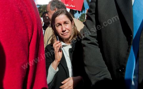 28 janvier : Maya Jribi, du PDP, es leaders de la nouvelle coalition de l'opposition à Tunis près de 10 000 manifestations se sont réunis à l'appel de la société civile et dela nouvelle coalition politique et d'opposition pour une marche pacifique contre la violence, pour les libertés d'expression et pour défendre et promouvoir les valeurs démocratiques de la Révolution. La contre manifestation classique des militants d'Ennahdha est restée quasi inaperçue face à la masse inportante des manifestants pour "défendre les libertés individeuelles et publiques " et protester contre " la violence et l'extrémisme religieux".