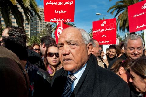 28 janvier : Ahmed Brahim de Ettajdid, les leaders de la nouvelle coalition de l'opposition à Tunis près de 10 000 manifestations se sont réunis à l'appel de la société civile et dela nouvelle coalition politique et d'opposition pour une marche pacifique contre la violence, pour les libertés d'expression et pour défendre et promouvoir les valeurs démocratiques de la Révolution. La contre manifestation classique des militants d'Ennahdha est restée quasi inaperçue face à la masse inportante des manifestants pour "défendre les libertés individeuelles et publiques " et protester contre " la violence et l'extrémisme religieux".