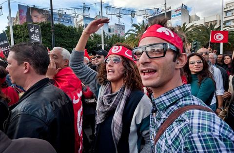 28 janvier : à Tunis près de 10 000 manifestations se sont réunis à l'appel de la société civile et dela nouvelle coalition politique et d'opposition pour une marche pacifique contre la violence, pour les libertés d'expression et pour défendre et promouvoir les valeurs démocratiques de la Révolution. La contre manifestation classique des militants d'Ennahdha est restée quasi inaperçue face à la masse inportante des manifestants pour "défendre les libertés individeuelles et publiques " et protester contre " la violence et l'extrémisme religieux".