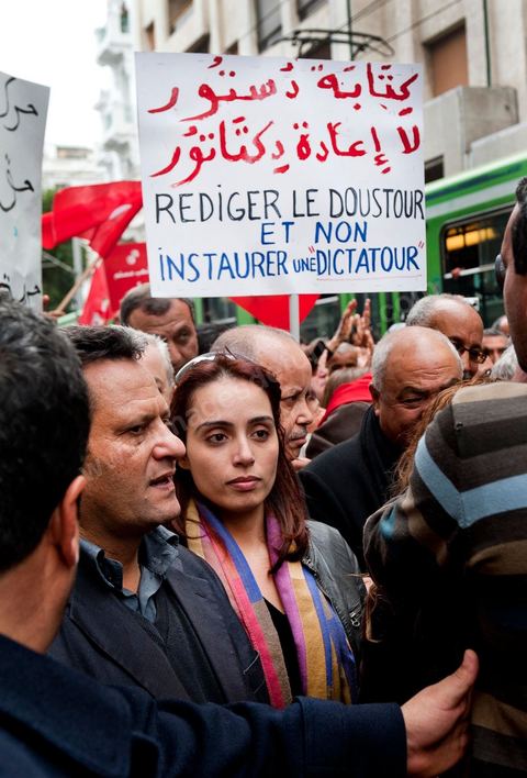 28 janvier : à Tunis près de 10 000 manifestations se sont réunis à l'appel de la société civile et dela nouvelle coalition politique et d'opposition pour une marche pacifique contre la violence, pour les libertés d'expression et pour défendre et promouvoir les valeurs démocratiques de la Révolution. La contre manifestation classique des militants d'Ennahdha est restée quasi inaperçue face à la masse inportante des manifestants pour "défendre les libertés individeuelles et publiques " et protester contre " la violence et l'extrémisme religieux".