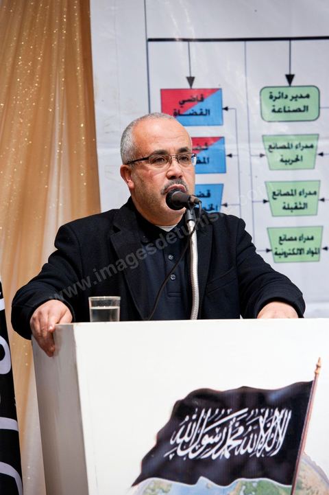 5 février 2011 : à Hammam Ghezaz près de Kelibia, meeting du parti non autorisé Hizb ut-Tahrir avec Ridha Belhadj, porte parole du parti. Toujours dans l’illégalité, Hizb ut-Tahrir, dont le visa a été refusé, persiste et signe en organisant un meeting avec un thème pour le moins osé « La laïcité, guerre contre l’Islam et les musulmans ».