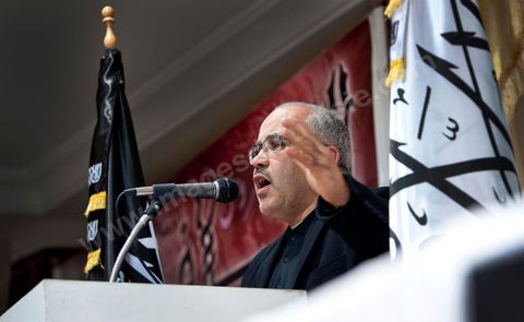 5 février 2011 : à Hammam Ghezaz près de Kelibia, meeting du parti non autorisé Hizb ut-Tahrir avec Ridha Belhadj, porte parole du parti. Toujours dans l’illégalité, Hizb ut-Tahrir, dont le visa a été refusé, persiste et signe en organisant un meeting avec un thème pour le moins osé « La laïcité, guerre contre l’Islam et les musulmans ».