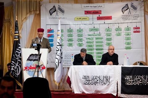 5 février 2011 : à Hammam Ghezaz près de Kelibia, meeting du parti non autorisé Hizb ut-Tahrir avec Ridha Belhadj, porte parole du parti. Toujours dans l’illégalité, Hizb ut-Tahrir, dont le visa a été refusé, persiste et signe en organisant un meeting avec un thème pour le moins osé « La laïcité, guerre contre l’Islam et les musulmans ».