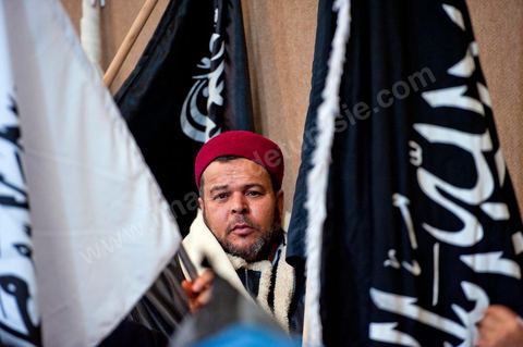 5 février 2011 : à Hammam Ghezaz près de Kelibia, meeting du parti non autorisé Hizb ut-Tahrir avec Ridha Belhadj, porte parole du parti. Toujours dans l’illégalité, Hizb ut-Tahrir, dont le visa a été refusé, persiste et signe en organisant un meeting avec un thème pour le moins osé « La laïcité, guerre contre l’Islam et les musulmans ».