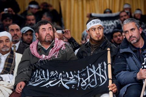 5 février 2011 : à Hammam Ghezaz près de Kelibia, meeting du parti non autorisé Hizb ut-Tahrir avec Ridha Belhadj, porte parole du parti. Toujours dans l’illégalité, Hizb ut-Tahrir, dont le visa a été refusé, persiste et signe en organisant un meeting avec un thème pour le moins osé « La laïcité, guerre contre l’Islam et les musulmans ».