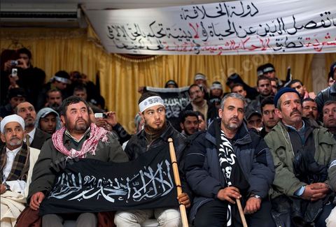 5 février 2011 : à Hammam Ghezaz près de Kelibia, meeting du parti non autorisé Hizb ut-Tahrir avec Ridha Belhadj, porte parole du parti. Toujours dans l’illégalité, Hizb ut-Tahrir, dont le visa a été refusé, persiste et signe en organisant un meeting avec un thème pour le moins osé « La laïcité, guerre contre l’Islam et les musulmans ».