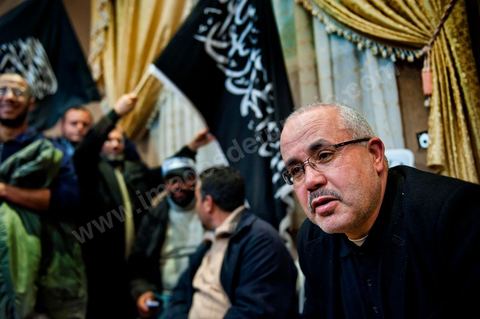 5 février 2011 : à Hammam Ghezaz près de Kelibia, meeting du parti non autorisé Hizb ut-Tahrir avec Ridha Belhadj, porte parole du parti. Toujours dans l’illégalité, Hizb ut-Tahrir, dont le visa a été refusé, persiste et signe en organisant un meeting avec un thème pour le moins osé « La laïcité, guerre contre l’Islam et les musulmans ».