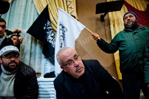 5 février 2011 : à Hammam Ghezaz près de Kelibia, meeting du parti non autorisé Hizb ut-Tahrir avec Ridha Belhadj, porte parole du parti. Toujours dans l’illégalité, Hizb ut-Tahrir, dont le visa a été refusé, persiste et signe en organisant un meeting avec un thème pour le moins osé « La laïcité, guerre contre l’Islam et les musulmans ».