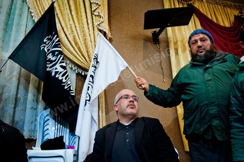 5 février 2011 : à Hammam Ghezaz près de Kelibia, meeting du parti non autorisé Hizb ut-Tahrir avec Ridha Belhadj, porte parole du parti. Toujours dans l’illégalité, Hizb ut-Tahrir, dont le visa a été refusé, persiste et signe en organisant un meeting avec un thème pour le moins osé « La laïcité, guerre contre l’Islam et les musulmans ».