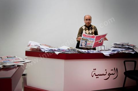 21 février 2011 : Habib Guizani, Redacteur en chef du journal Attounisia qui a été arrété pendant 24h. Au coeur de la rédaction du jeune quotidien Attounisia une semaine après l'arrestation de du Directeur du journal, du Redcateur en Chef et d'un journaliste du journal arabe Attounisia suite à la publication d'une photo de femme dénudée en couverture, le Directeur du journal, Nasreddine Ben Saïda, est toujours en prison et fait depuis 4 jours une grève d ela faim.