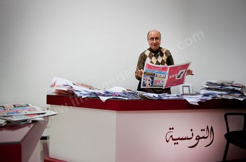 21 février 2011 : Habib Guizani, Redacteur en chef du journal Attounisia qui a été arrété pendant 24h. Au coeur de la rédaction du jeune quotidien Attounisia une semaine après l'arrestation de du Directeur du journal, du Redcateur en Chef et d'un journaliste du journal arabe Attounisia suite à la publication d'une photo de femme dénudée en couverture, le Directeur du journal, Nasreddine Ben Saïda, est toujours en prison et fait depuis 4 jours une grève d ela faim.